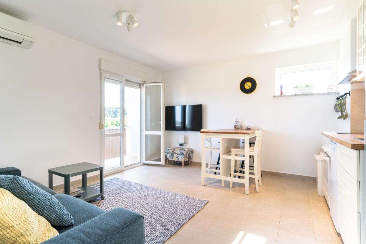 רוביני Apartment With A View מראה חיצוני תמונה
